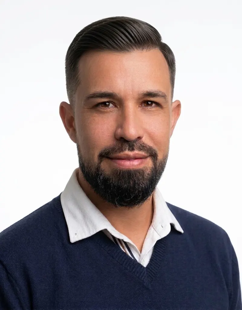 Retrato de Lucas Tadeo, psicólogo en Medellín